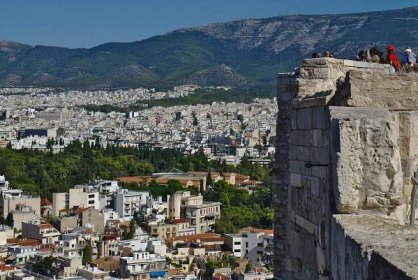 Greek Policymakers to Examine Measures for Airbnb-style Rentals