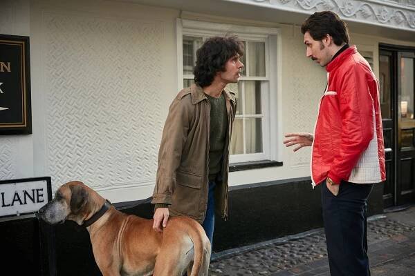 Skandál po anglicku - Epizoda 2 - Z filmu - Ben Whishaw, Blake Harrison