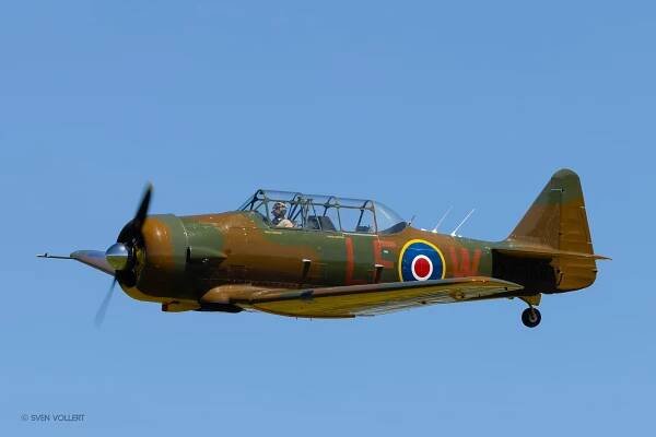 Gallery - Flying Legends - P-51 Mustang - Corsair - Harvard T6