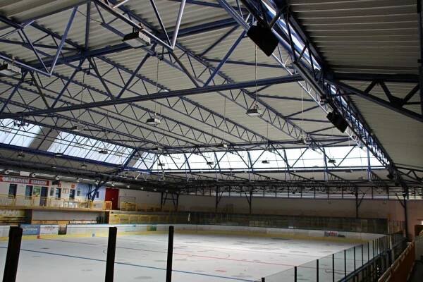Zimní stadion ve Dvoře Králové nad Labem bude mít nové osvětlení. To by mělo ušetřit peníze