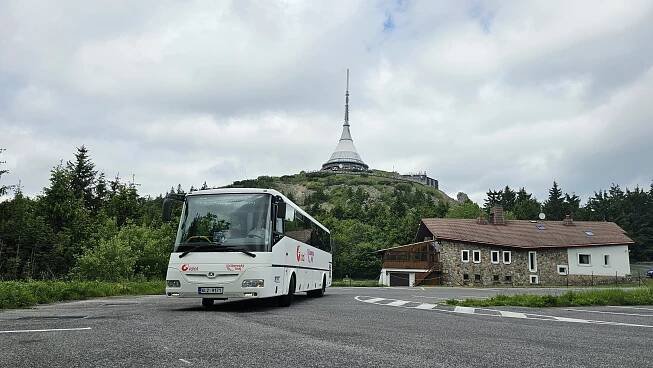 Turisty opět přiblíží k Ještědu autobus. Jízdenka zdražila a platí déle