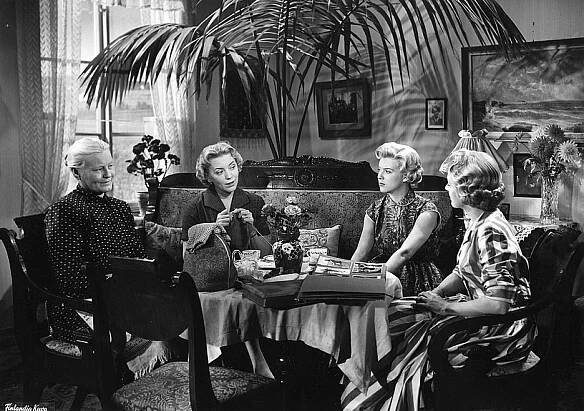 Emma Väänänen, Hilkka Helinä, Leni Katajakoski, Teija Sopanen - Niskavuoren naiset - Z filmu
