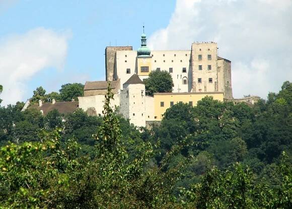Hrad Buchlov: Objevte nejstarší hrad s černou paní!