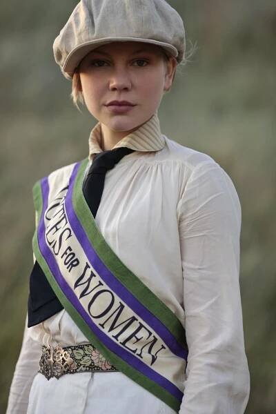 Adelaide Clemens | Rikrek.com