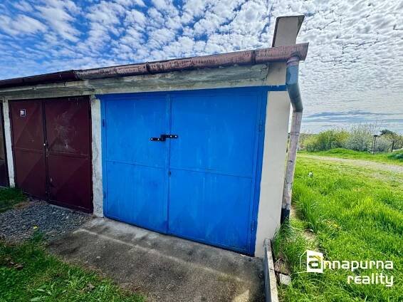 Prodej garáže v Ivančicích na ulici Okružní, 650 000 Kč
