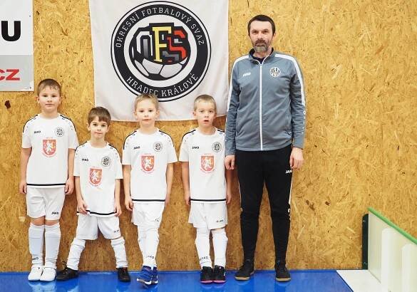 FOTO: Nejmenší fotbalisté rozdávali radost. Hala ve Vysoké přivítala 21 týmů