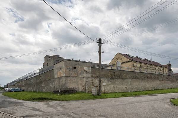 Ve valdické věznici zadrželi dozorce. Je podezřelý z pašování drog