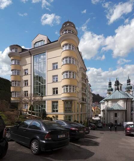 Pobyt v Karlových Varech se snídaní či polopenzí, neomezeným wellness i masáží