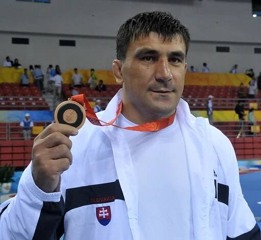 Zápasník Tajmazov v Pekingu dopoval, slovenský reprezentant získa striebornú medailu