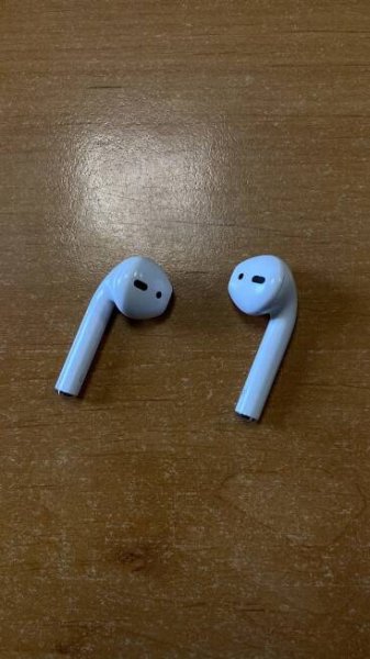 Prodám Prodám AirPods 1st Gen za 0 CZK - 8/2020 - Apple Bazar