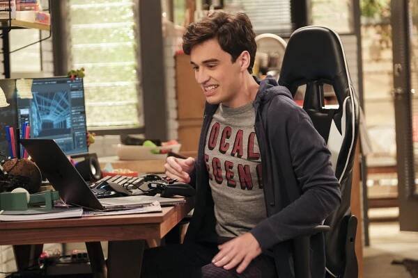 Call Your Mother - Distressed Jean - Z filmu - Joey Bragg