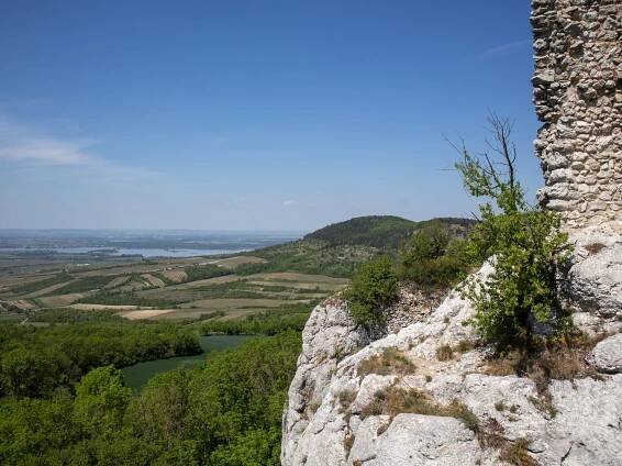Sirotčí hrádek a Stolová hora – závan středověku a vzácná příroda Pálavy | PrimaVylety.cz