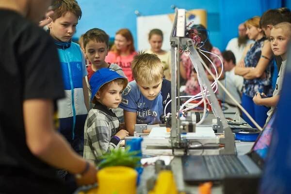 Max Polyakov fosters Maker movement in Ukraine with BestRoboFest 2017