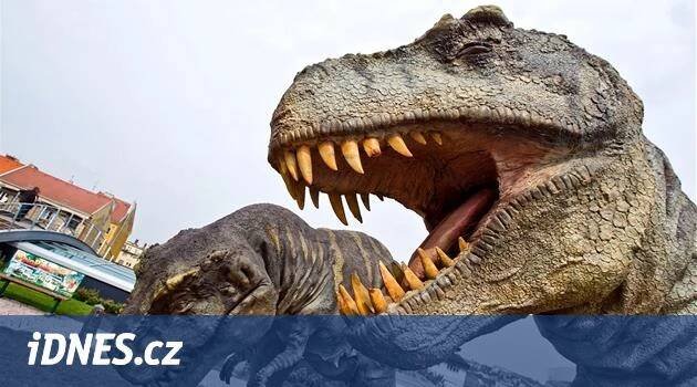 Na střeše pražského nákupního centra Galerie Harfa se probudili dinosauři - iDNES.cz