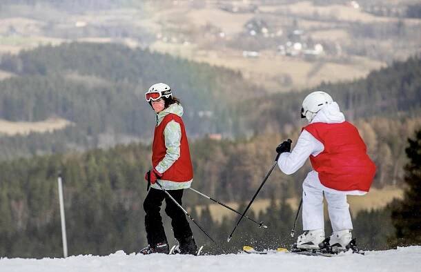Obrazem: Sníh je vzácnost. Někde se ale ještě dá lyžovat