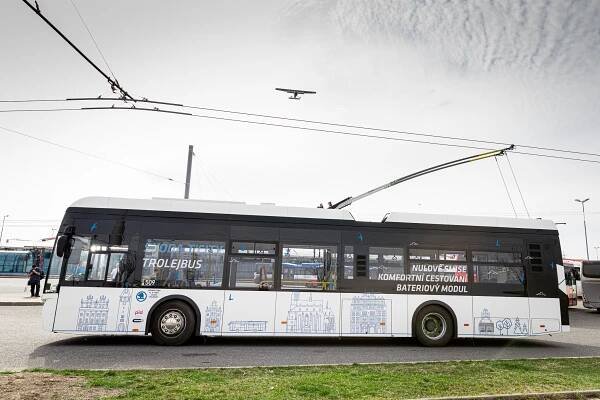DPP čeká na trolejbusy pro linku 58: Zpoždění v dodávkách a zapůjčený trolejbus od Škoda Group