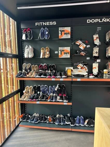 Lidl přivezl do Brna sportovní značku Crivit. Navštívili jsme pop-up store u přehrady – sleva 50 % na sportovní oblečení