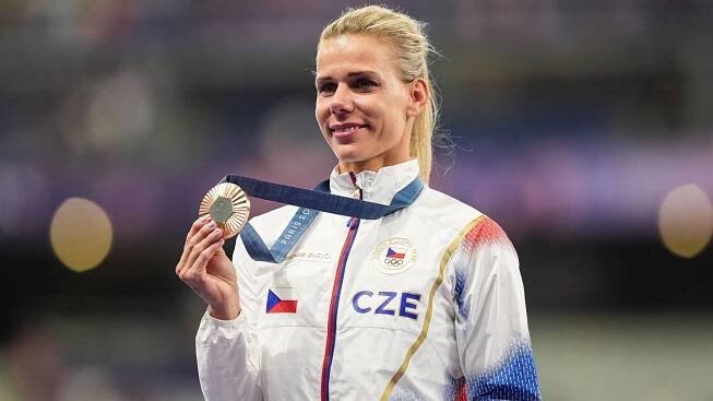 O tři týdny dřív a do vody: Nikola Ogrodníková porodila syna, dostal krásné jméno – eXtra.cz