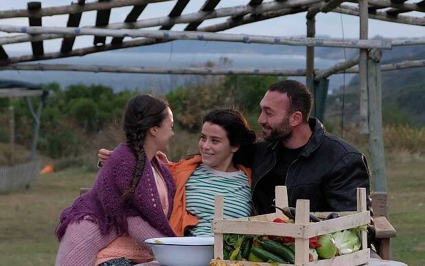 Ateş Kuşları - Episode 1 - Z filmu - İlayda Alişan, Görkem Sevindik