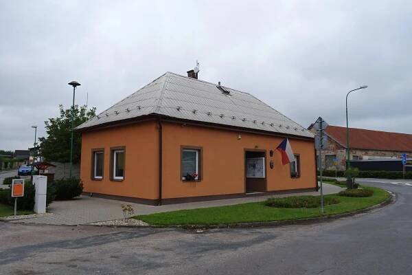 Valy - obecní úřad foto 1