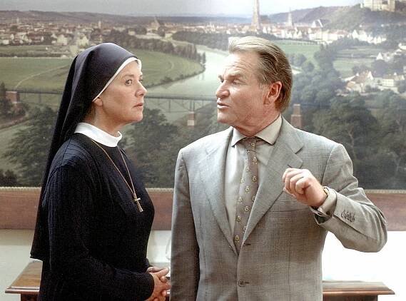 Um Himmels Willen - Urlaub mit Folgen (S01E01) (2002)