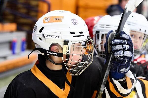 Hokejová mládež řádila na náchodském zimáku. Bojovalo se o starostovu trofej