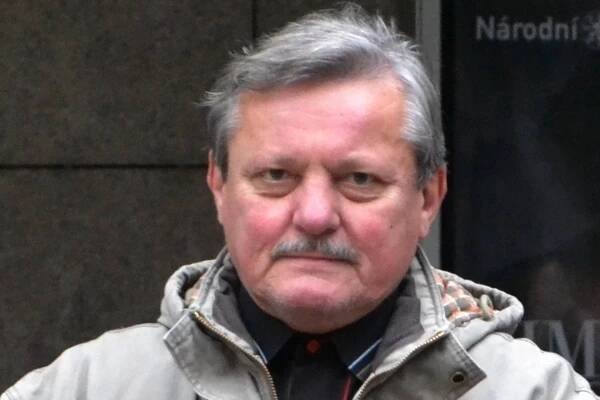 S kým žije Svatopluk Skopal: Josef z Vyprávěj má už 43 let doma herečku Lenku. Díval se na ni jako na svatý obrázek