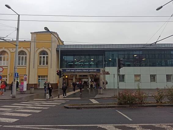 Fotografie - Ústí nad Labem hlavní nádraží ♿ - 17.11.2021 • Mapy.cz