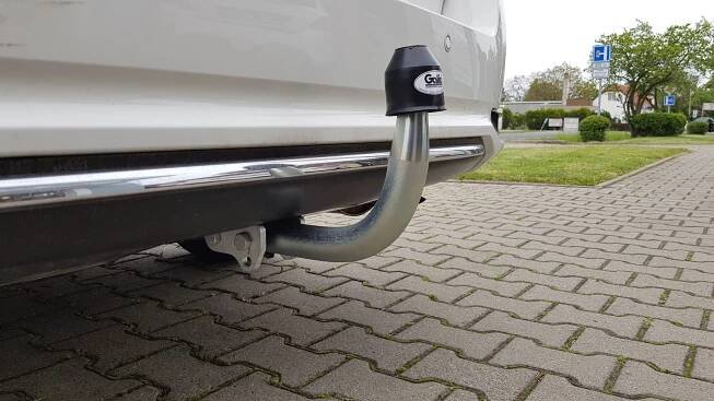 Toyota Auris - tažné zařízení Galia dva šrouby + 13 pinová přípojka Erich Jaeger - fatomas.cz