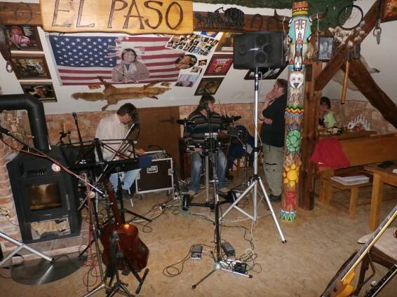 30.11.2013 Je nám rok (JCS Salavice) | Country hospoda El Paso