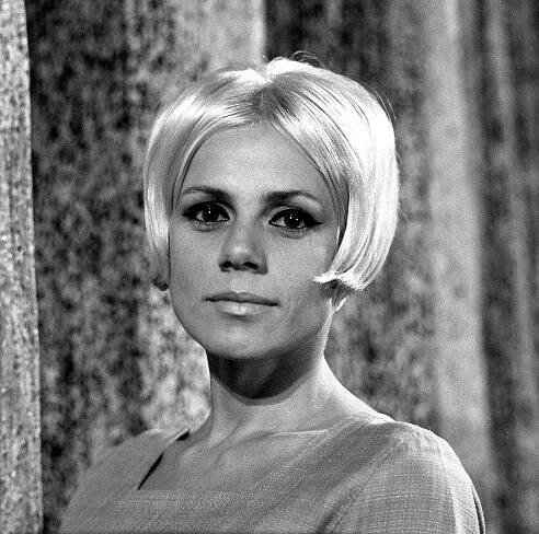 Slovenská Twiggy v minisukni. Talentovaná zpěvačka (32) podlehla rakovině
