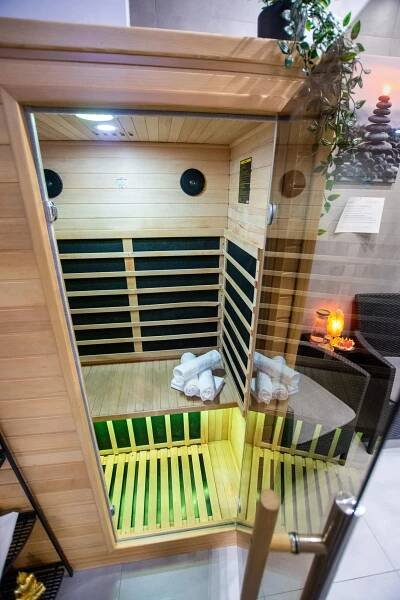 Privátní infrasauna pro 1-2 osoby Praha, Vokovice Solné lázně TOM - solná jeskyně • Firmy.cz