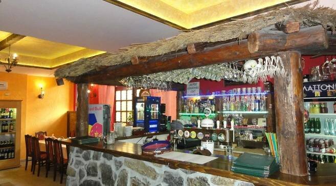 Restaurace Na Hradbách Jihlava - pohled na bar
