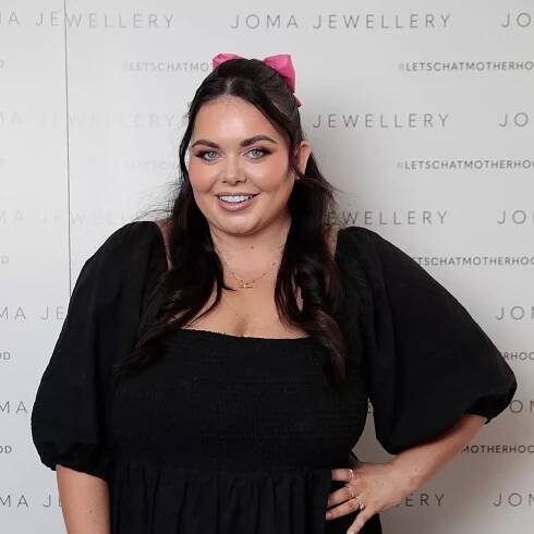 Scarlett Moffatt fans all say same thing as she showcases 'middle-aged size 16 body'