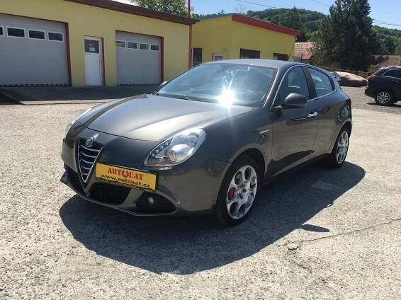 Bazar: prodej Alfa Romeo Giulietta hatchback 2.0 JTD-M 125kW/1Maj/ServKniha manuál, ojeté, nafta, barva tmavě šedá metalíza