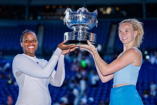 Deblová královna Siniaková vládne dál. Na Australian Open získala 10. grandslamový titul