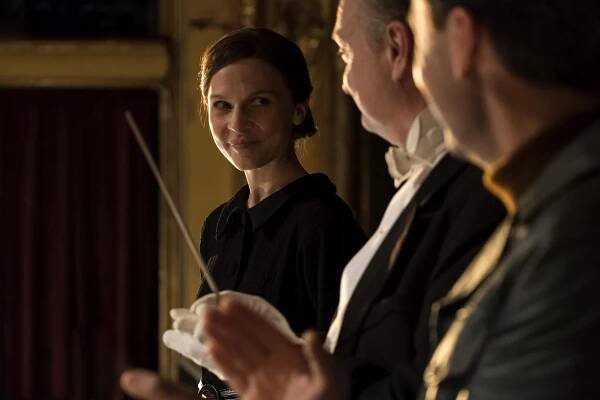 Génius - Kapitola devátá - Z filmu - Clémence Poésy