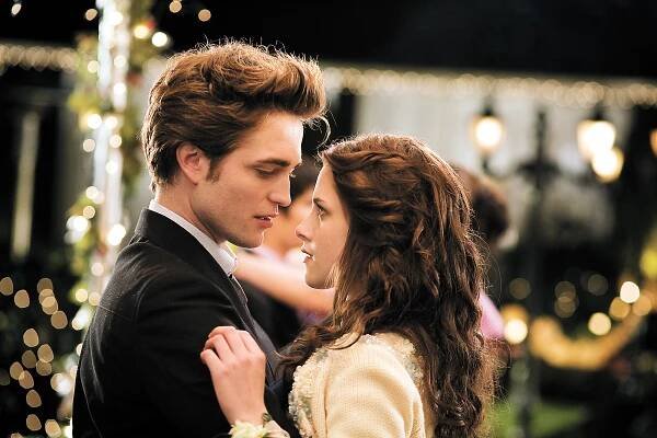 4. Kristen Stewart Chose the Prom Scene Song