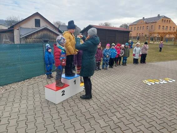 Zimní olympijské hry třídy žabek - 3.3.2022 slavnostní zakončení | Mateřská škola Velký Šenov