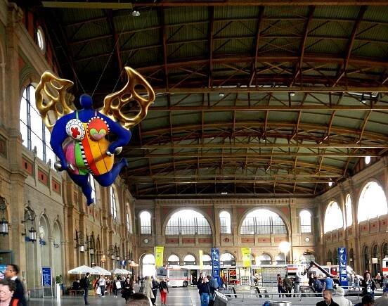 Soubor:Zürich HB Halle Ri Osten Schutzengel.jpg – Wikipedie