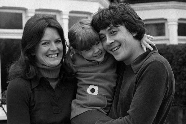 Richard Beckinsale with girlfreind Judy Low and daughter Kate Beckinsale March 1977