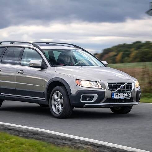 Ojeté Volvo XC70 II: Co kdybych musel jet po poli...