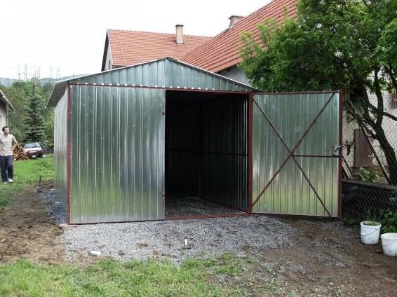 Plechové garáže | plecháče | Bomstal - GARÁŽ 2,95m x 5m SE SEDLOVOU STŘECHOU