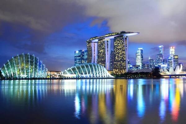 The ultra-modern Singapore skyline