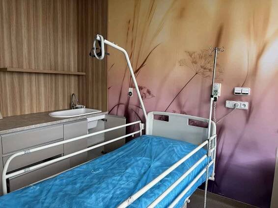 Gynekologicko-porodnické oddělení šternberské nemocnice prochází rozsáhlou a nákladnou rekonstrukcí. Červen 2025