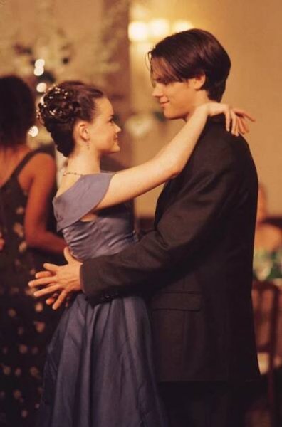 Gilmorova děvčata - Roryin ples (S01E09) (2000)