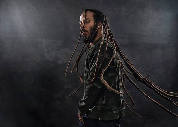 Reggae je rytmus a vědomí. Po Colours nyní Ziggy Marley poprvé zazpívá v Praze
