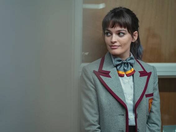 Emma Mackey on Maeve’s “Sex Education” Season 3 Storyline, “Emily” & Meaningful Stories