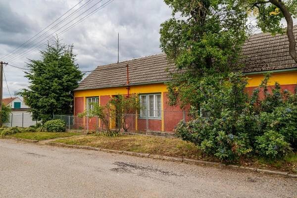 Prodej RD 2+1 s příslušenstvím a zahradou, Mikulovice u Znojma