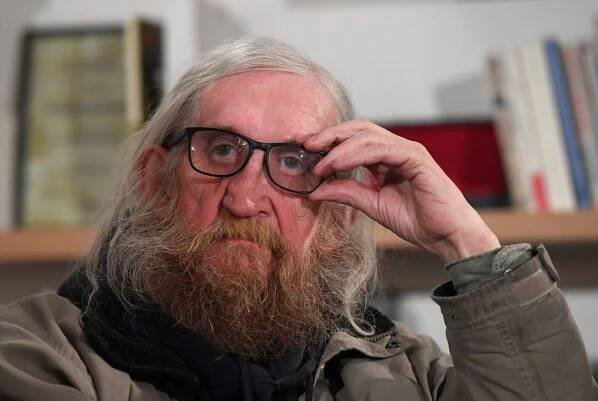 Vratislav Brabenec slaví osmdesátiny. Vydal básně, desku a vznikl o něm film